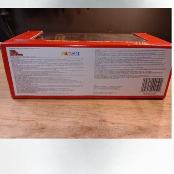 Racing Nascar Champions 1996 Edition 1:24 Scale Brett Bodine #11 car gold NIB - Picture 2 of 3